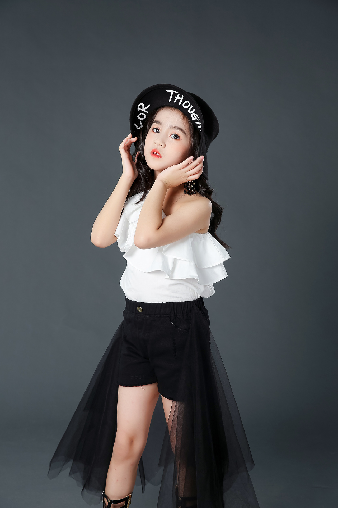 女童荷叶肩走秀潮服时尚儿童模特比赛演出服黑白色车模摄影酷礼服