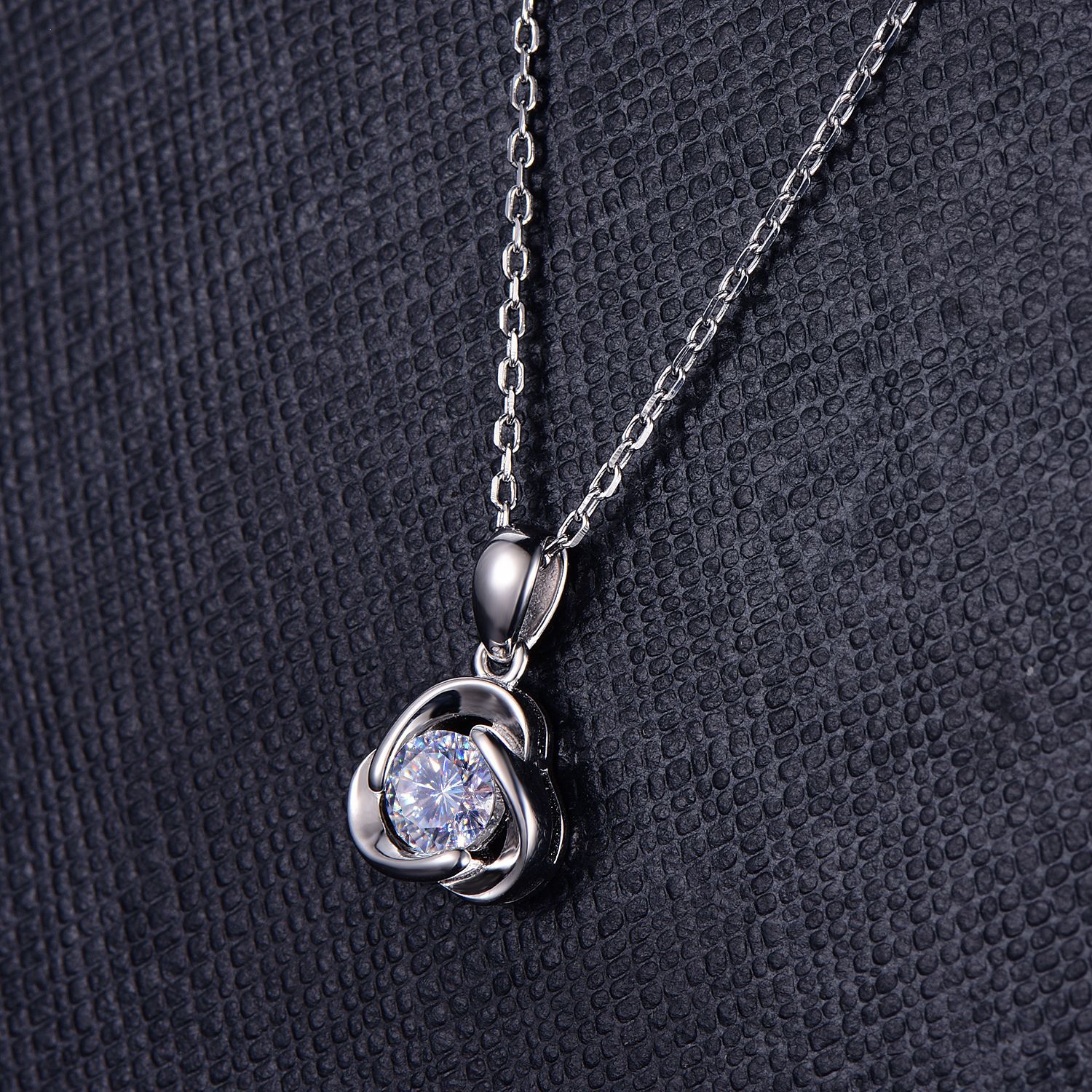 莫桑钻项链女六爪吊坠锁骨链工厂批发定制莫桑石时尚百搭项链饰品