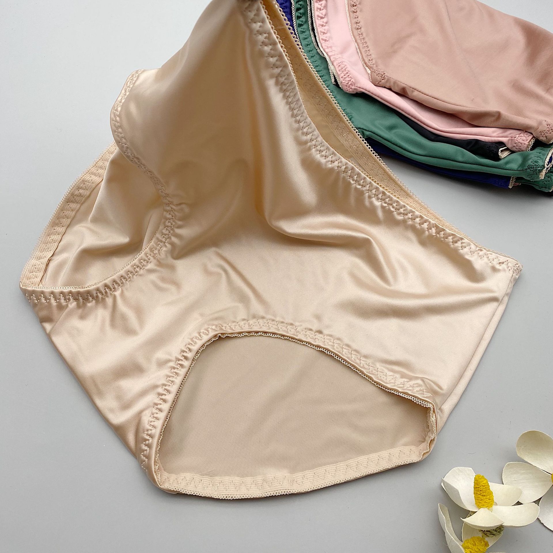 轻奢冰凉真丝女士内裤女 无痕丝绸简约舒适柔顺丝滑新款女式内裤