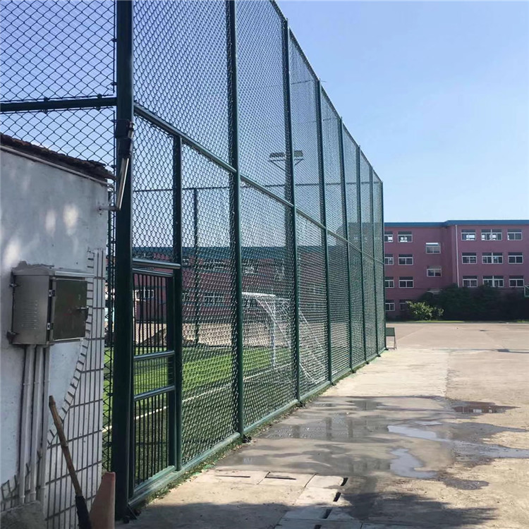 篮球场围网 学校运动场围栏网 体育场隔离网 笼式足球场勾花护栏