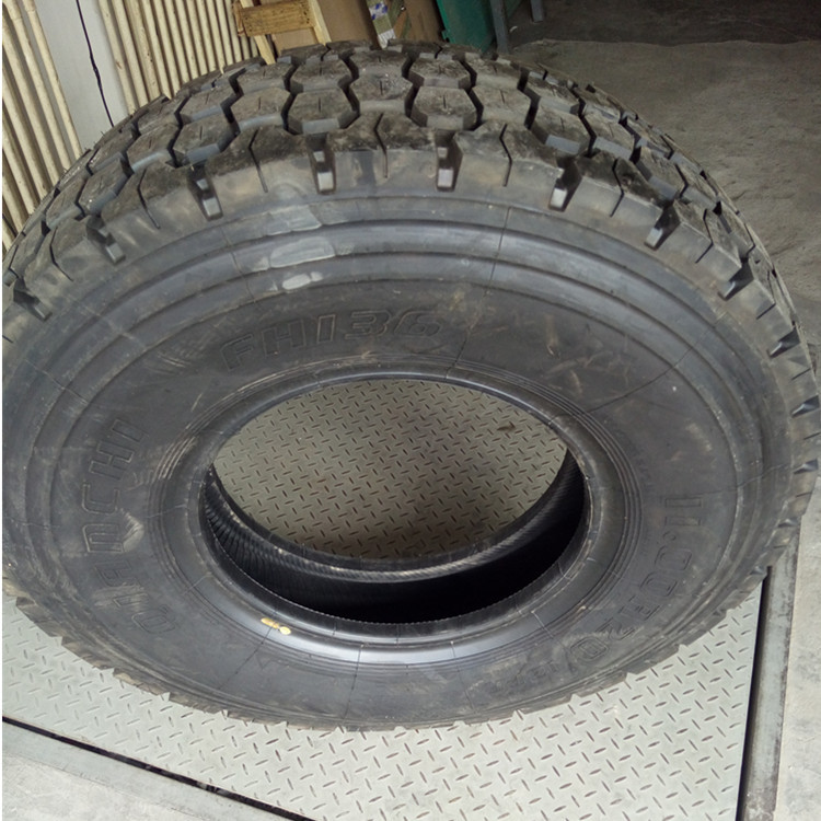 1200r20足球块花纹 自卸车轮胎 后八轮轮胎 三包质量 大量批发
