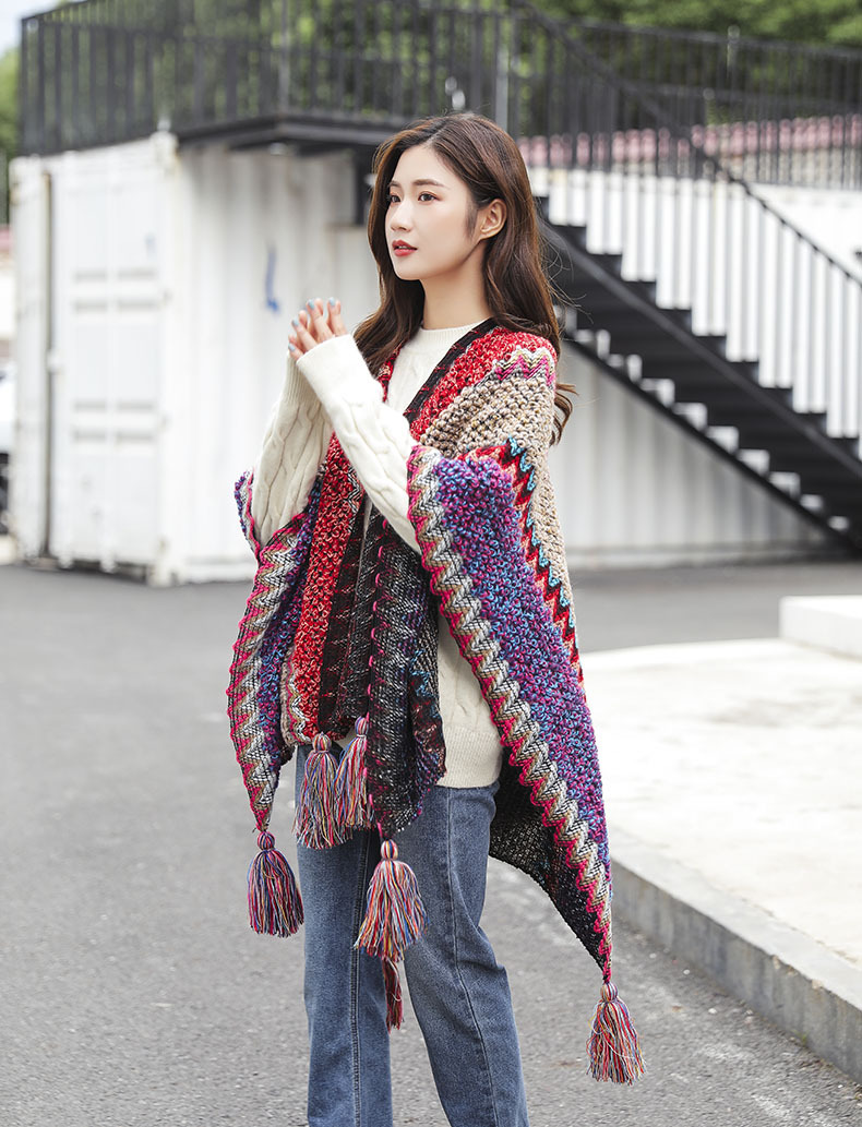 新款民族风斗篷披肩针织秋冬挂球围巾女大披风潮厂家直批一件代发