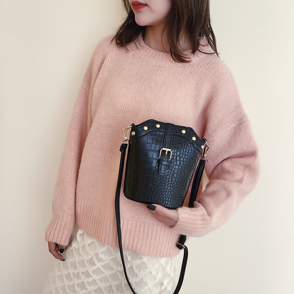 Internet Celebrity Same Style Bucket Bag 2020 Bag Women's New Korean Style Crocodile Pattern Pouch Fashion Messenger Bag