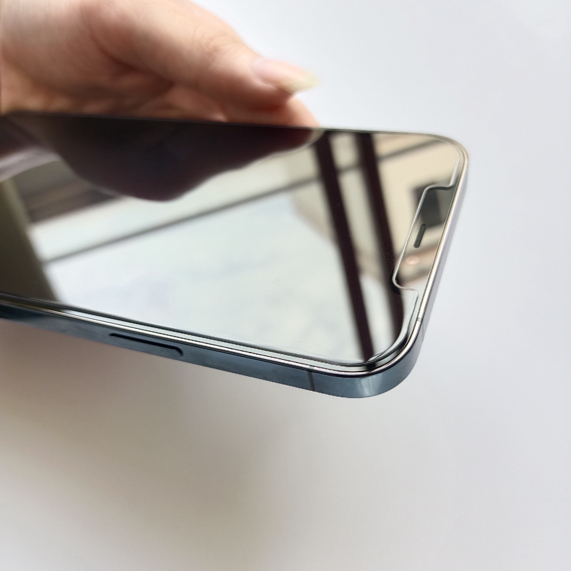 适用iphone13钢化膜 工厂直销真机数据高铝半屏白片苹果保护膜