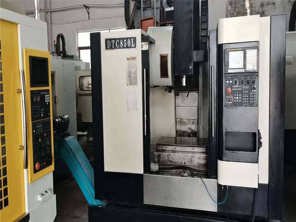 机械厂急售昆山鼎泰dtc850l立式加工中心二手立加二手加工中心