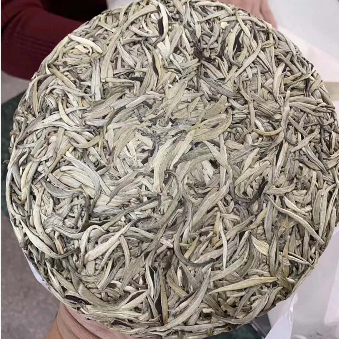 2019年白茶白毫银针300g茶饼单芽大白毫银针饼批发月光白银针