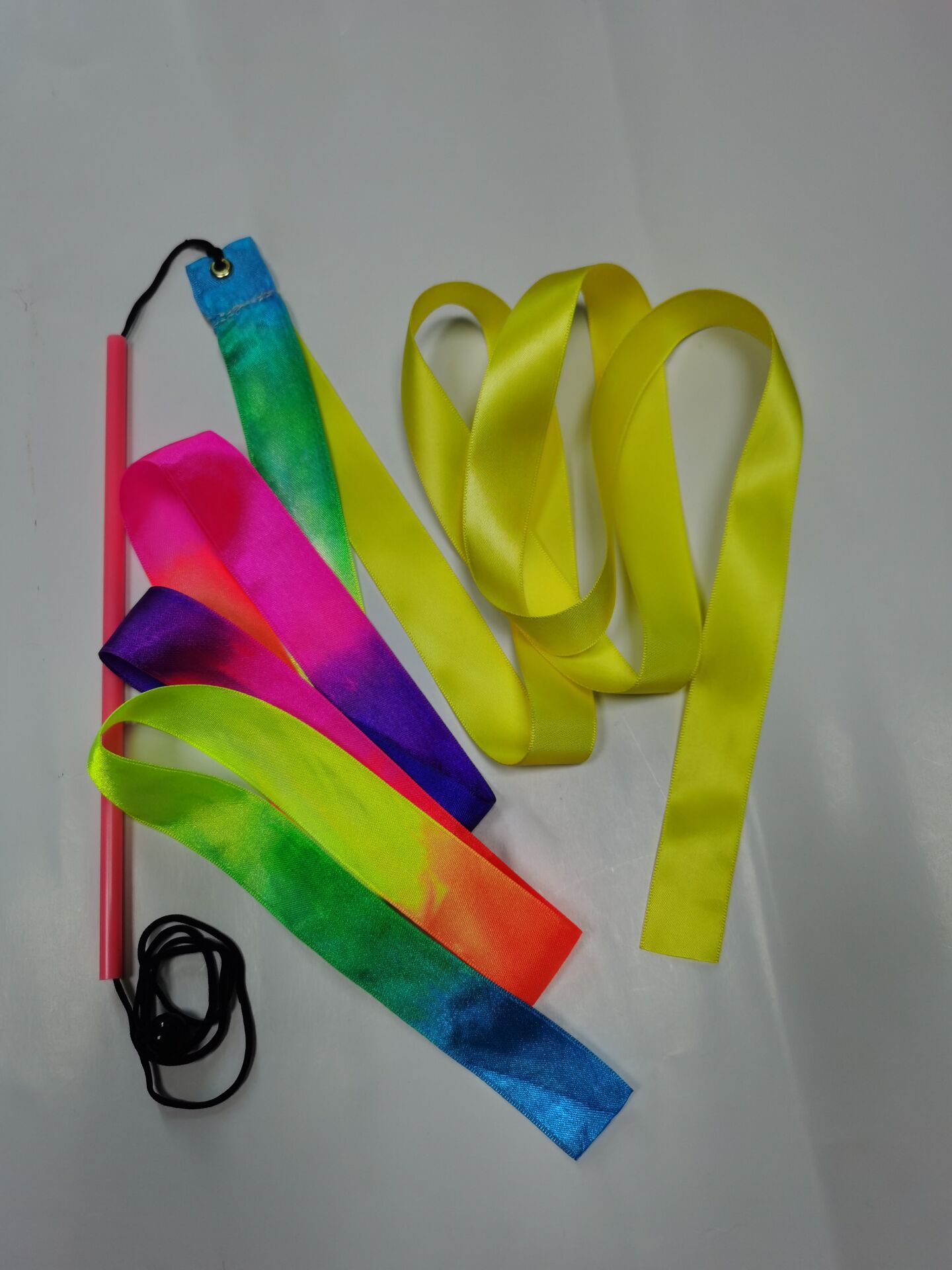 东莞厂家渐变彩虹飘带体操彩色丝带儿童跳舞道具运动户外玩具飘带