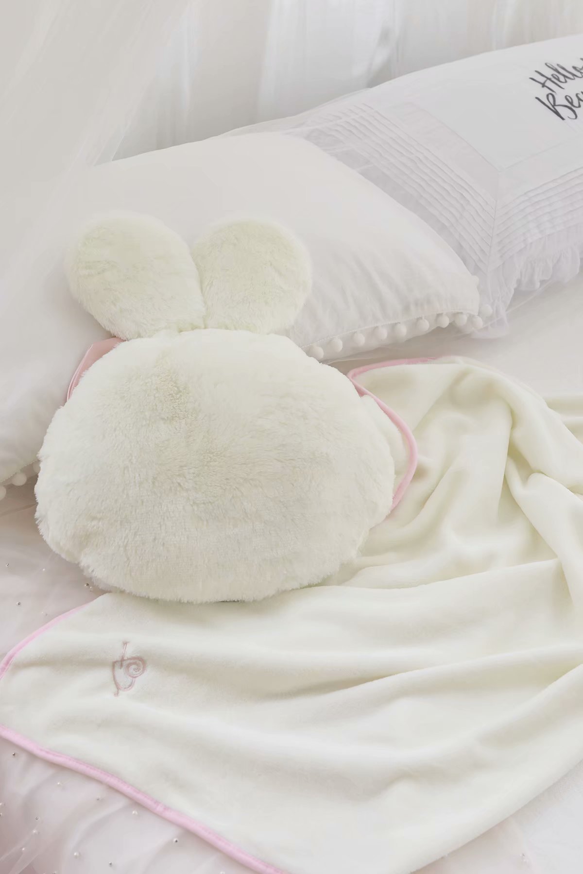 粉可爱蝴蝶结毛茸茸长耳兔抱枕毯便携午睡毛毯旅行飞机毯子包