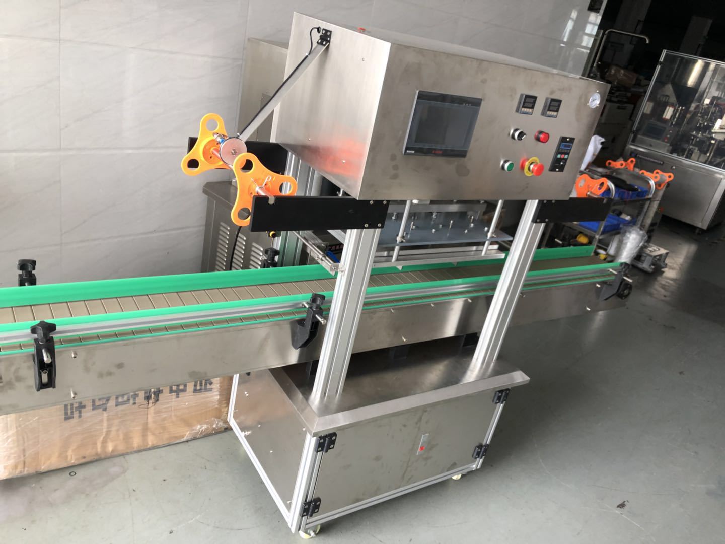 供应全自动塑料瓶 塑料罐封口机 流水线果酱桶封口机 塑料桶