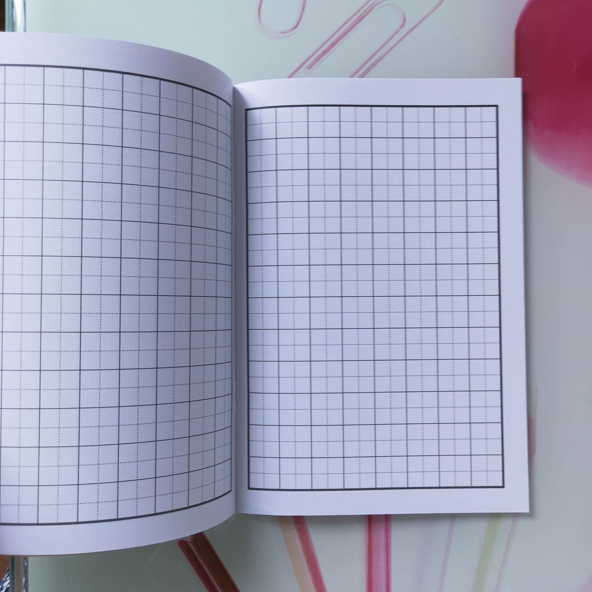 厂家供应田字格本 米字格钢笔练字本方格纸儿童学生练习本