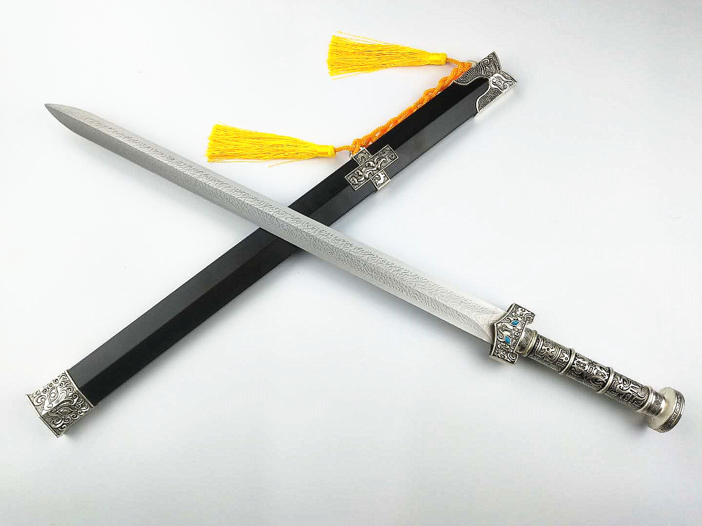 产品包装:彩纸盒装具材质:锌合金剑鞘材质:金属鞘剑身材质:不锈钢 未