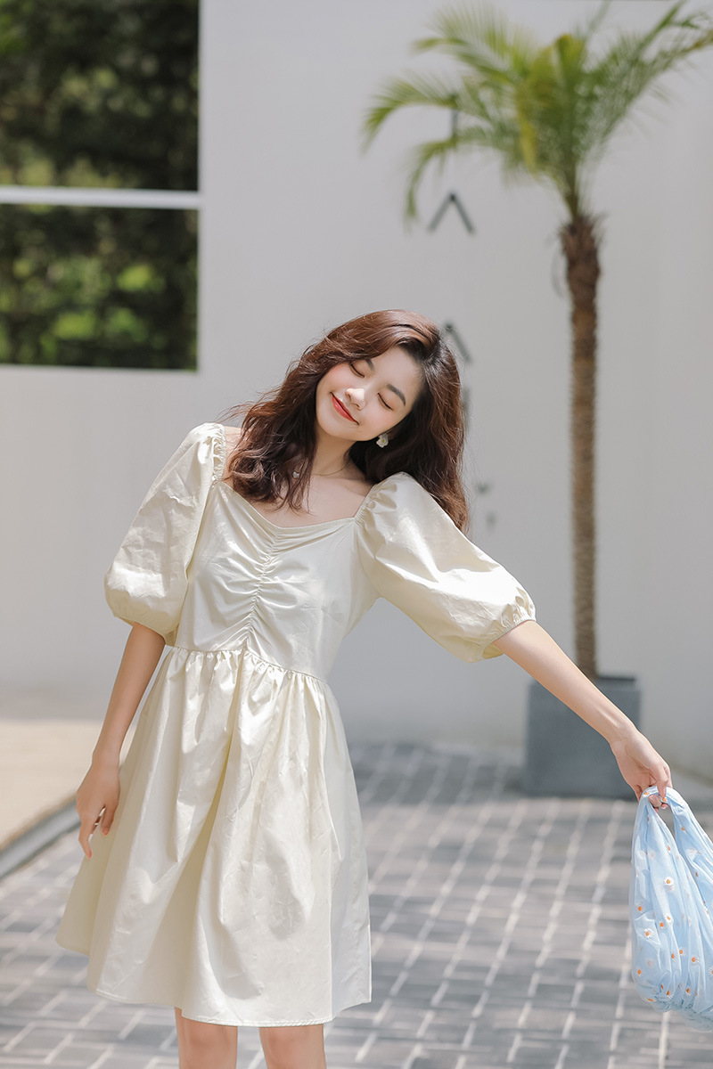 2020夏季韩国法式甜美少女气质抽褶方领泡泡袖短袖连衣裙女潮