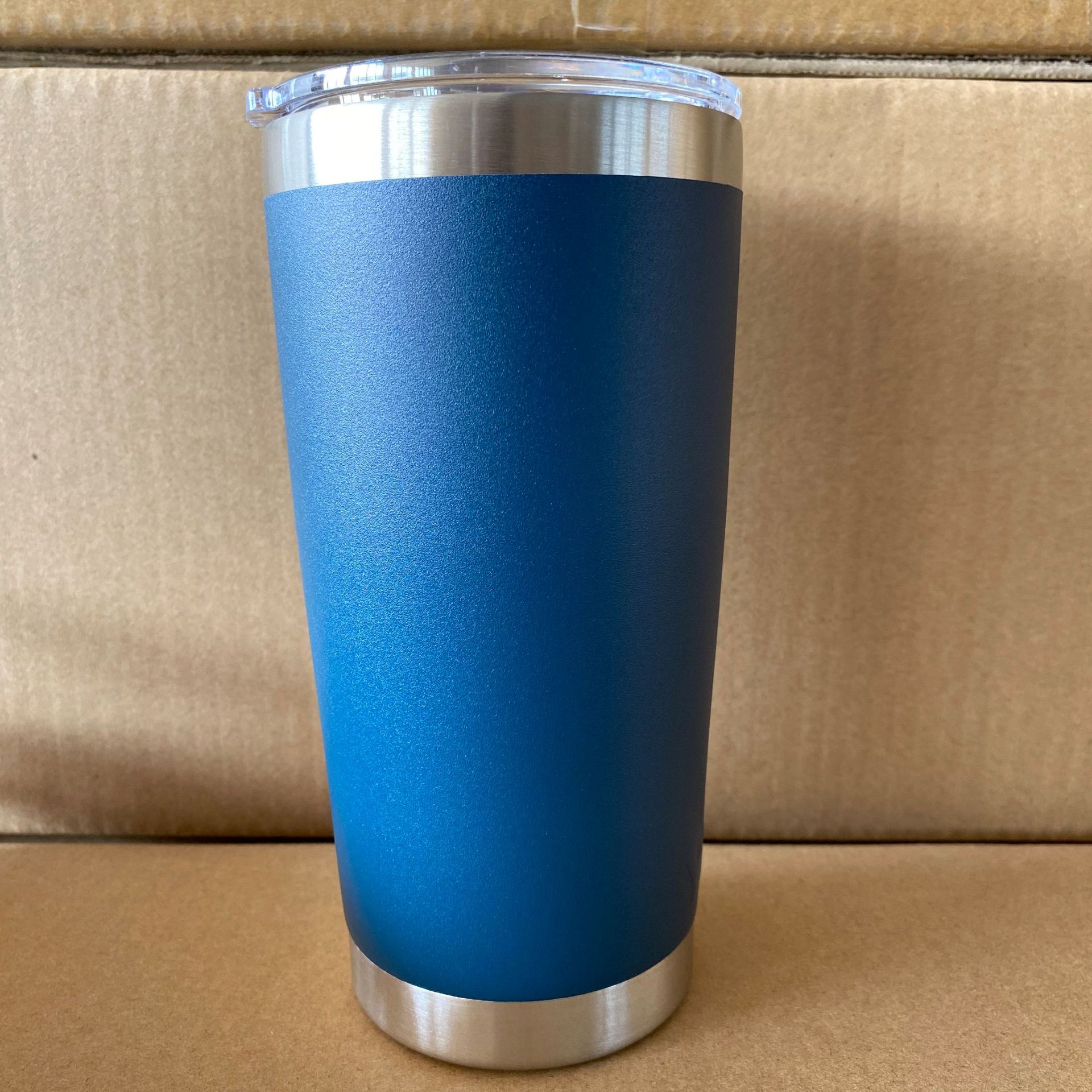 一件代发20oz喷塑单纯色汽车杯双层不锈钢智能冷暖冰霸杯车载水壶