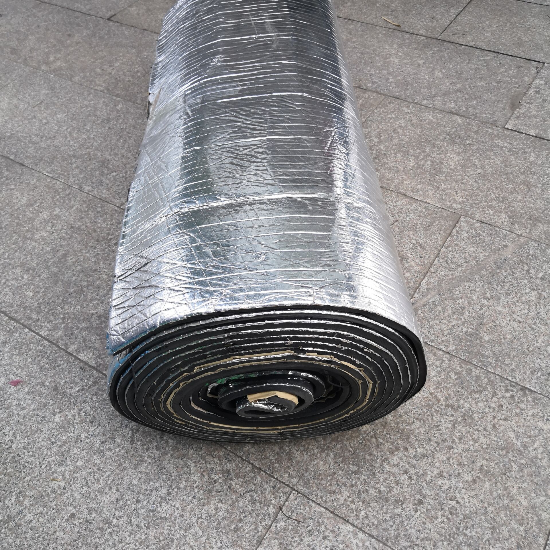 铝箔隔热棉屋顶橡塑保温棉耐高温防火防水防晒隔热板像塑保温管