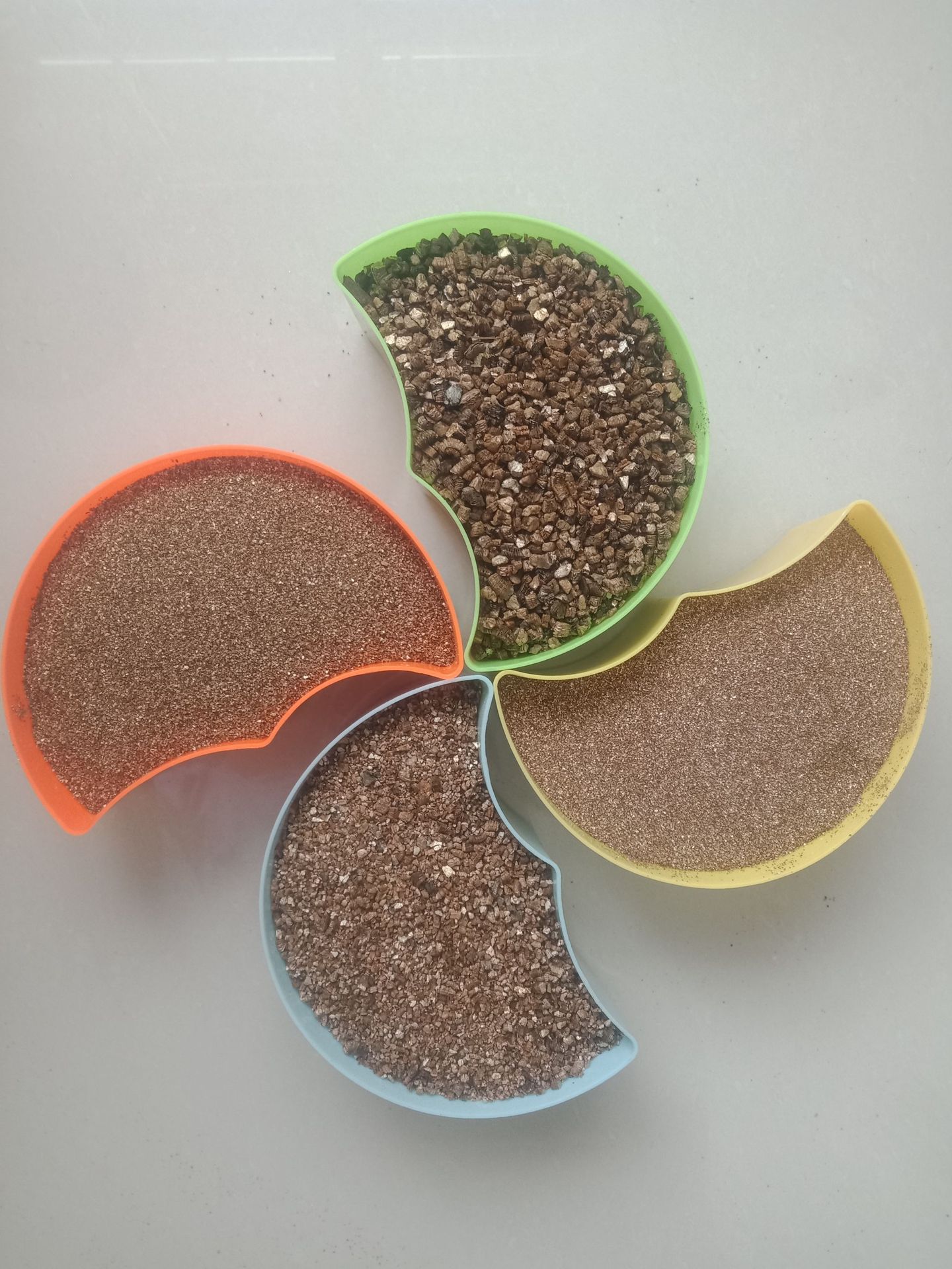 厂家供应金黄色蛭石大颗粒蛭石各种规格蛭石