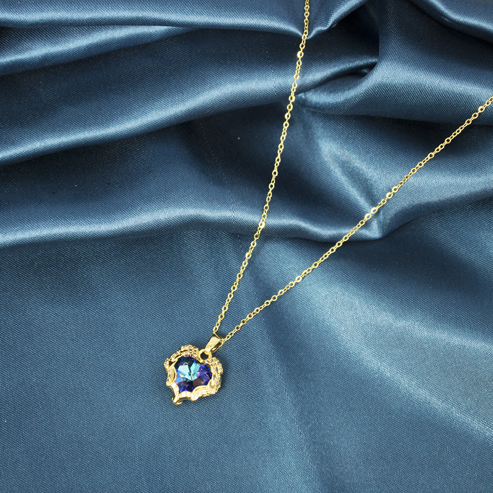 仿金质蓝心形冰晶铜坠子钛钢项链女士锁骨链简约复古饰品批发