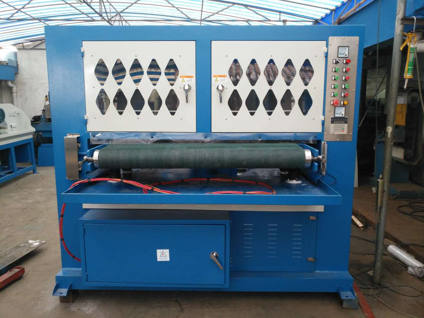 现货供应 1300mm宽板材拉丝机 平板自动拉丝机 铝板自动打毛机