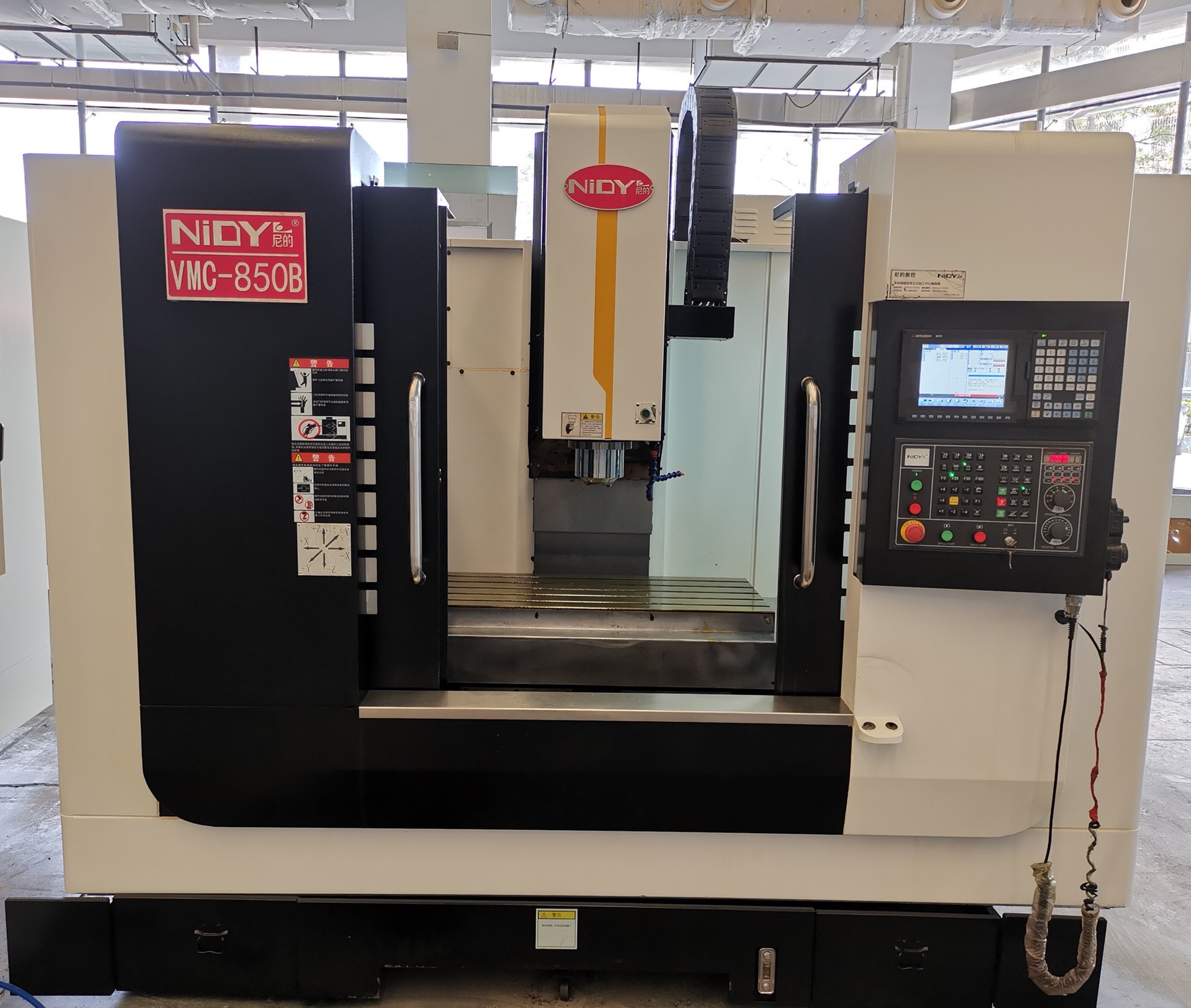 尼的850b电脑锣二手加工中心模具机床回收出售