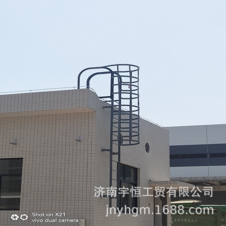 护笼钢爬梯 标准图集外墙屋面人行钢爬梯 护笼可选 厂家定制生产