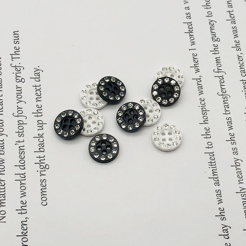 Wholesale Plastic Four-Eye Rhinestone Straight Plastic Button Classic Children's Women's Shirt Sweater Cardigan Diamond Button