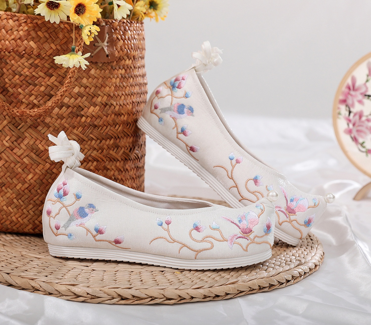 【鹊歌】2020春夏新款古装鞋子女古风汉服搭配内增高绣花翘头弓鞋