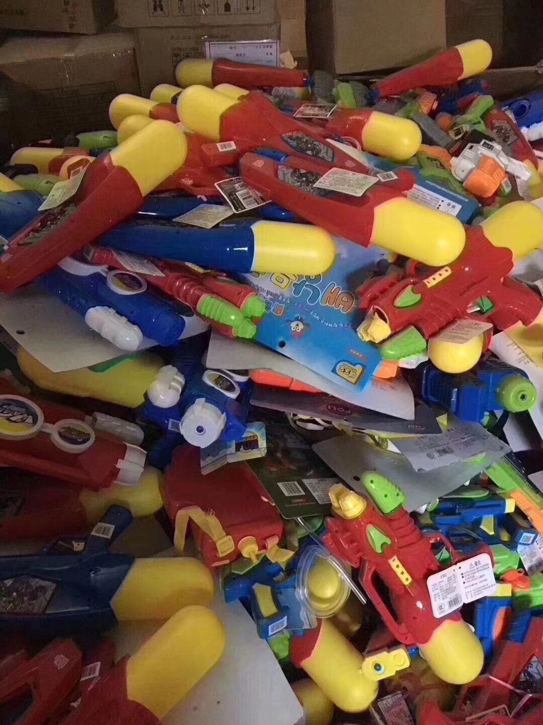 库存儿童玩具整吨称斤批发水枪论斤批发出售大小水枪澄海玩具厂家