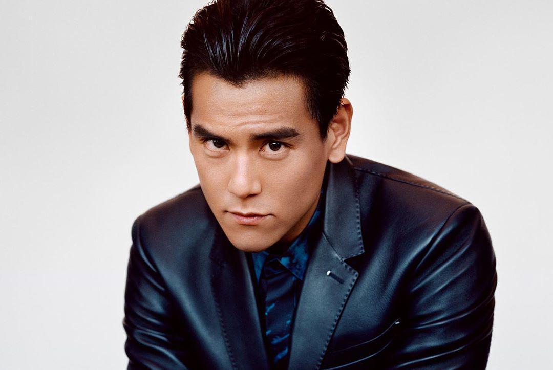 彭于晏代言berluti大片曝光,油头发型搭配型男外套,帅力无边!