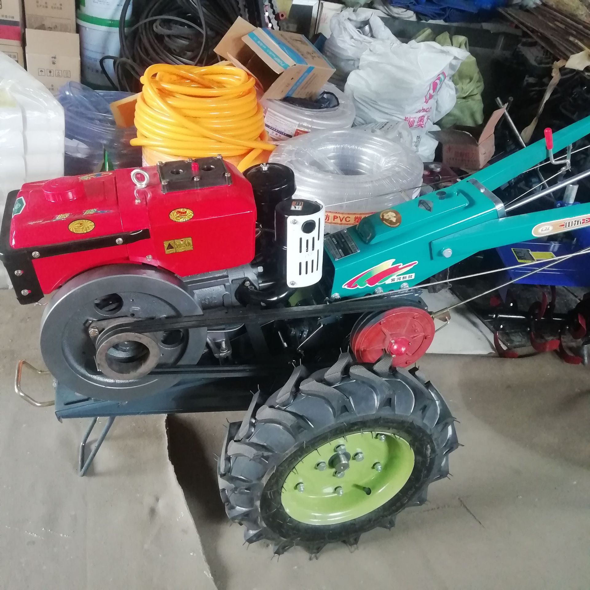 小型开沟机多功能链轨开沟机汽油耘耕机