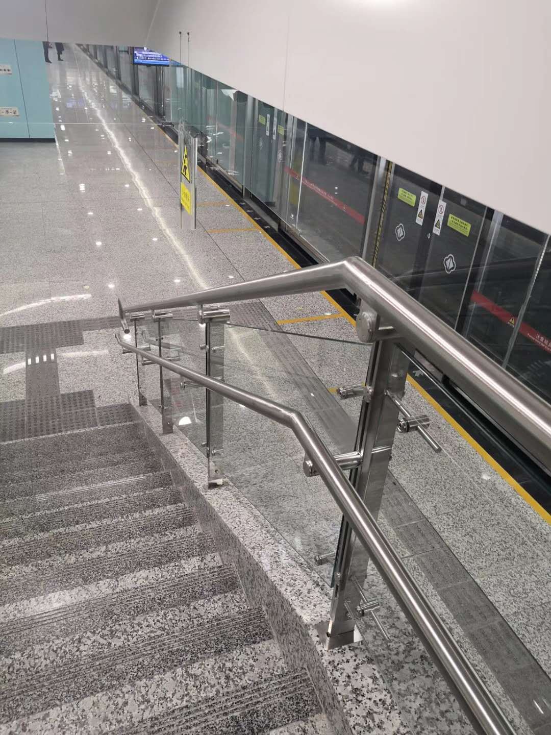 地铁不锈钢栏杆靠墙扶手出入口栏杆