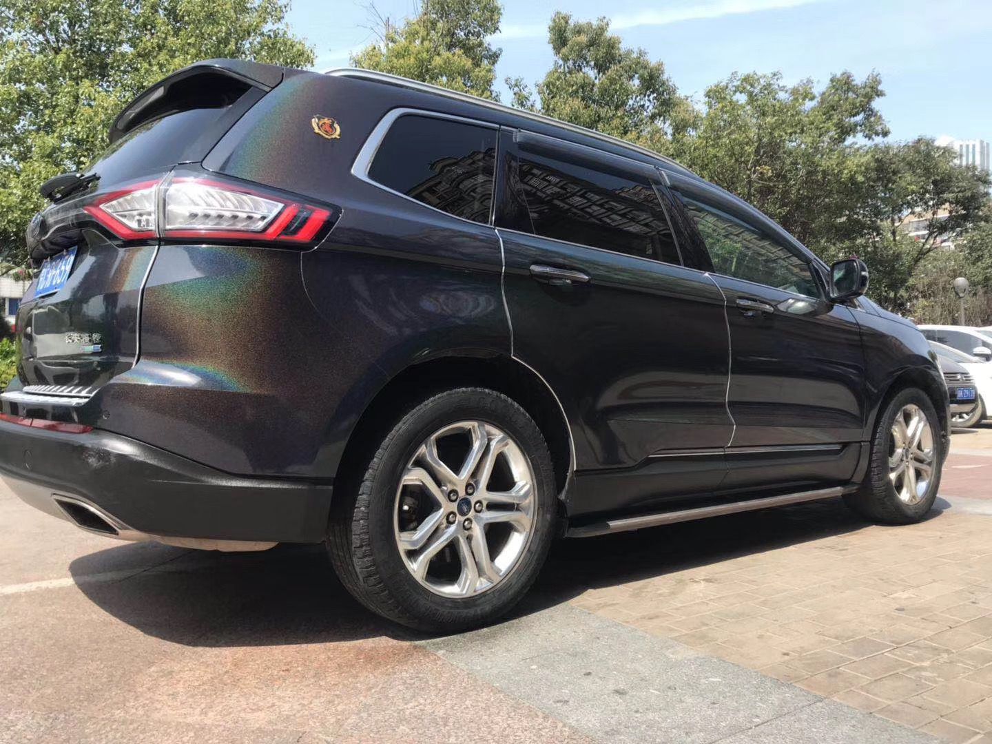 变色龙 七彩镭射黑亮面金属珠光车身改色贴膜