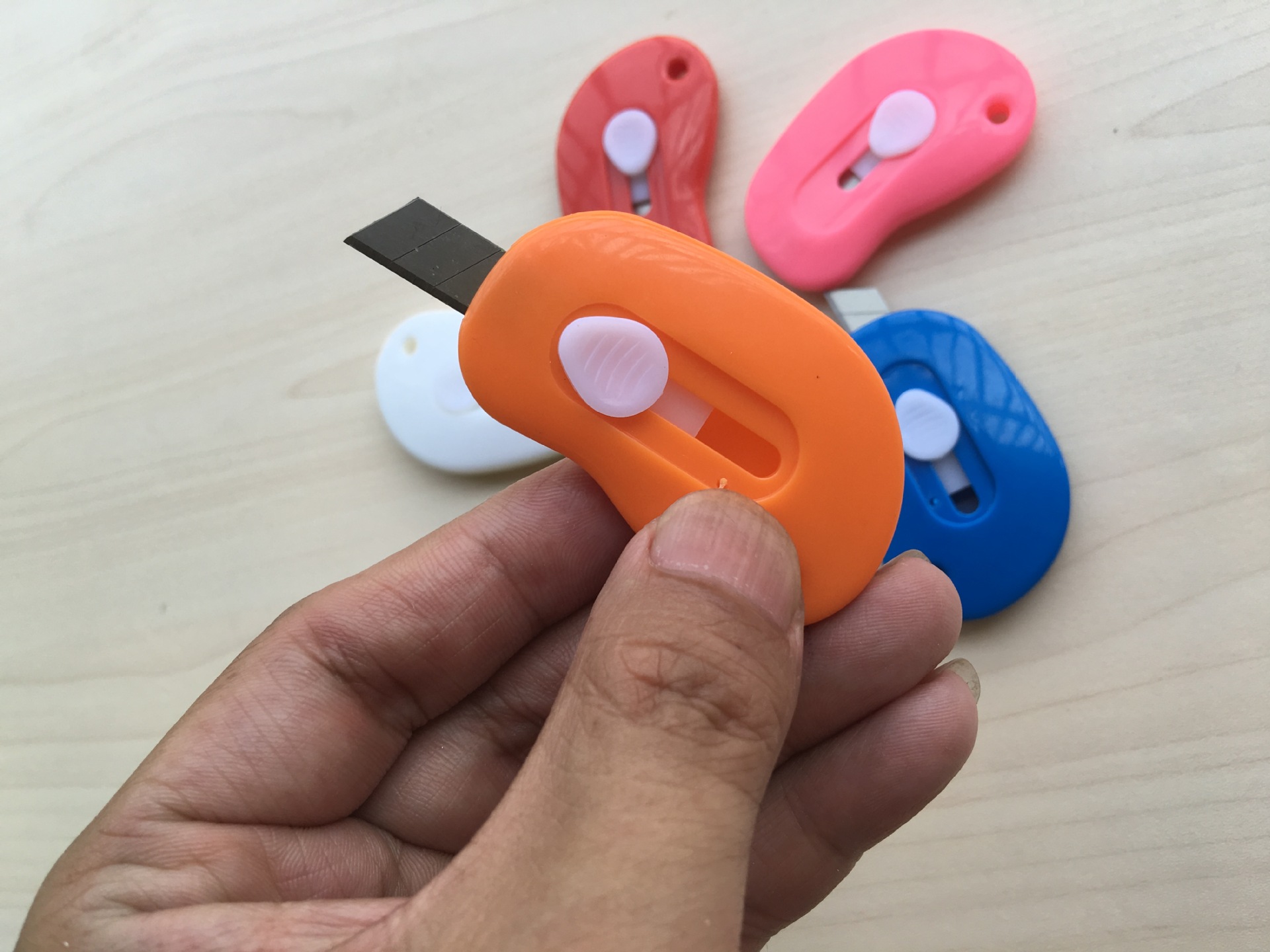 迷你小号美工刀便携快递纸箱开箱器工具开封刀不锈钢学生裁纸刀片