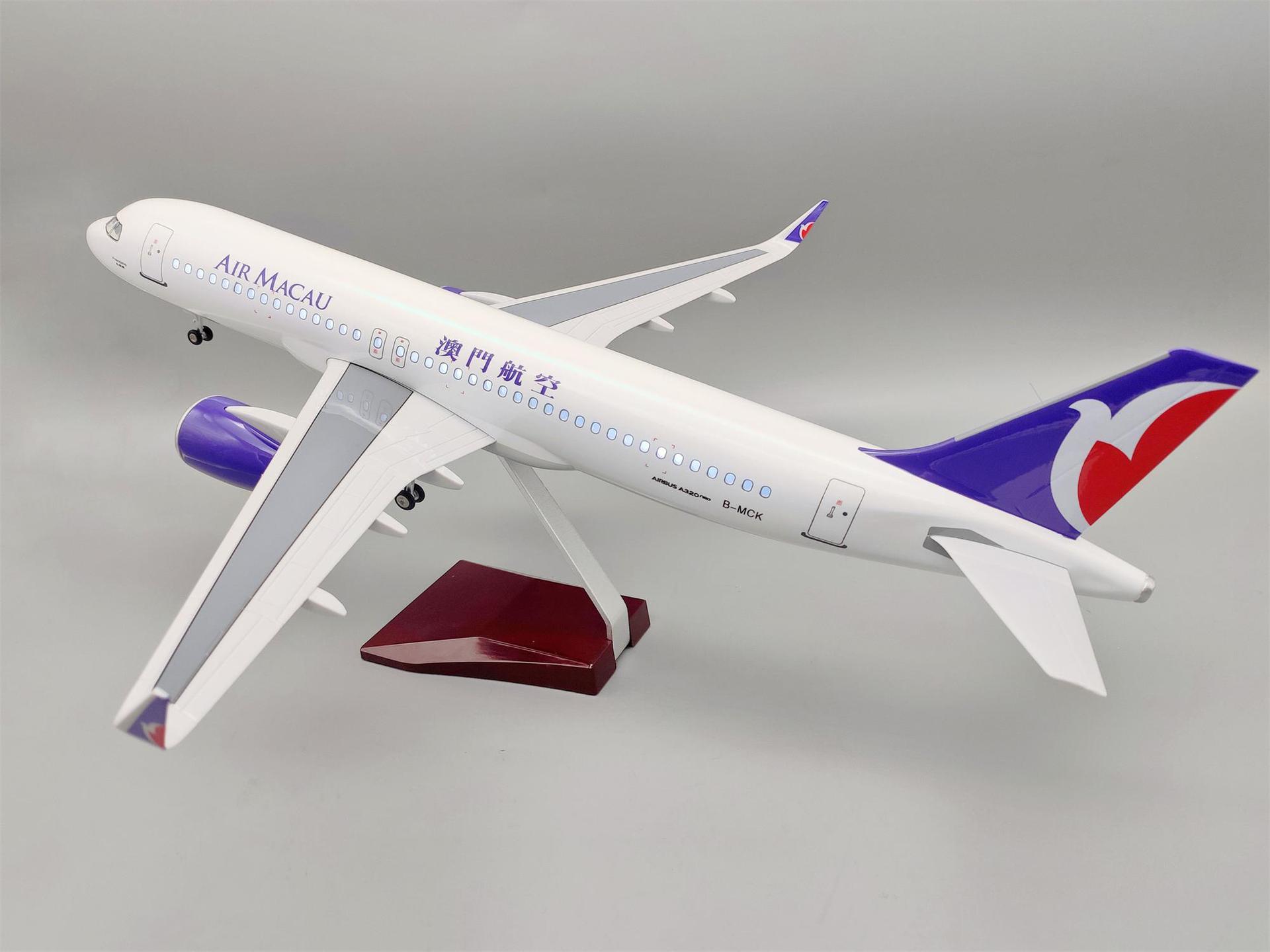 空客a320澳门航空带轮子带灯光仿真飞机模型 民航客机模型玩礼品