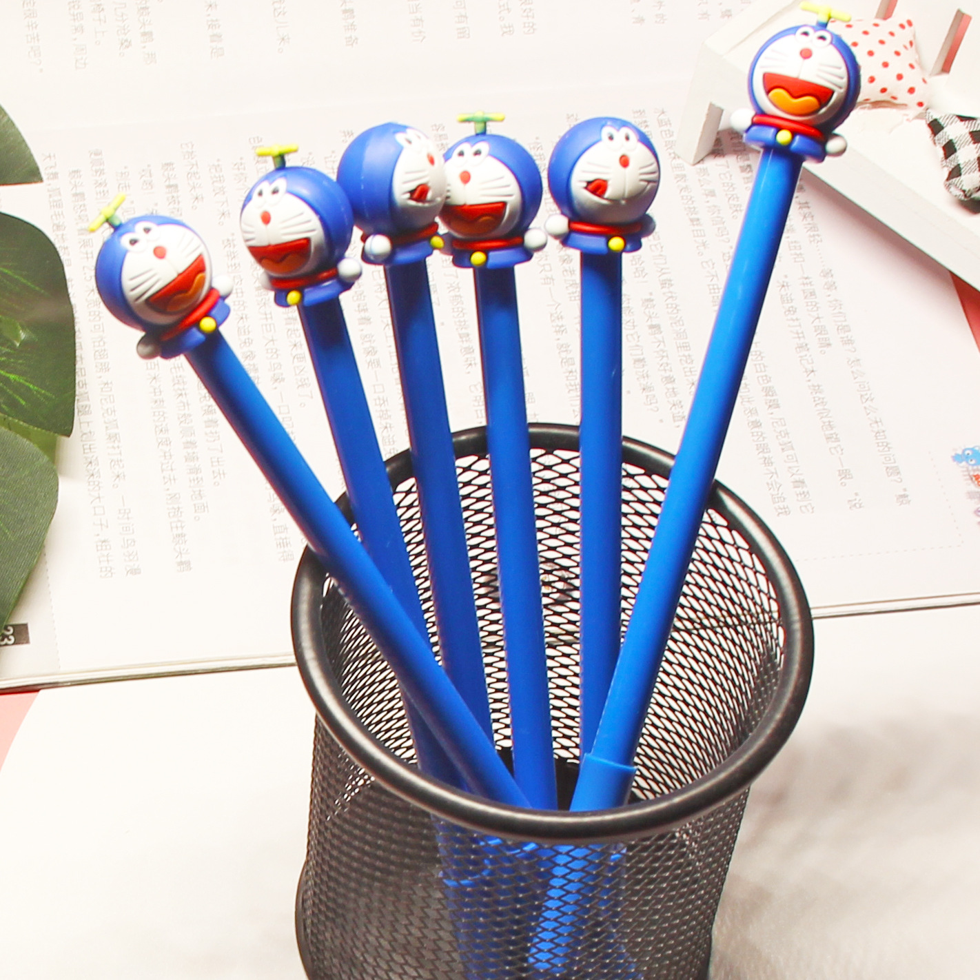 创意可爱卡通叮当猫中性笔学生文具动漫水笔机器猫中性笔厂家销售