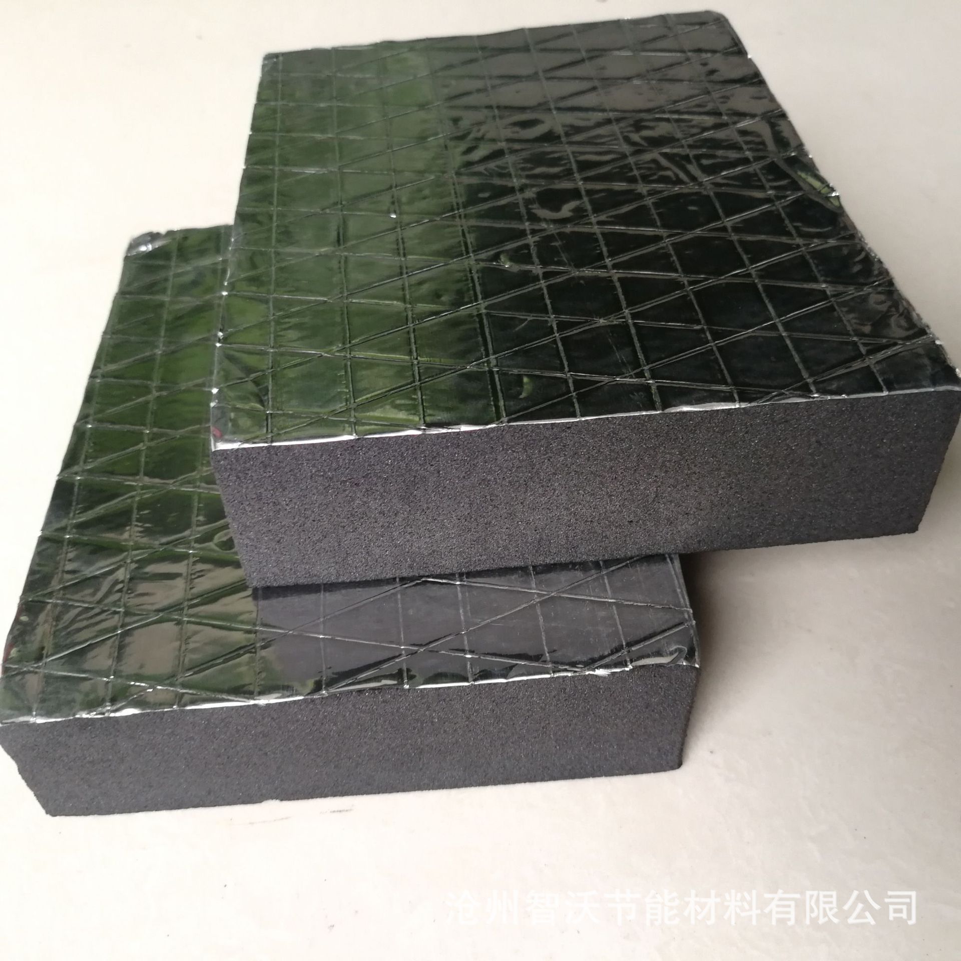 防火贴面铝箔橡塑板管道隔音隔热橡塑海绵板高密度b1级橡塑保温板