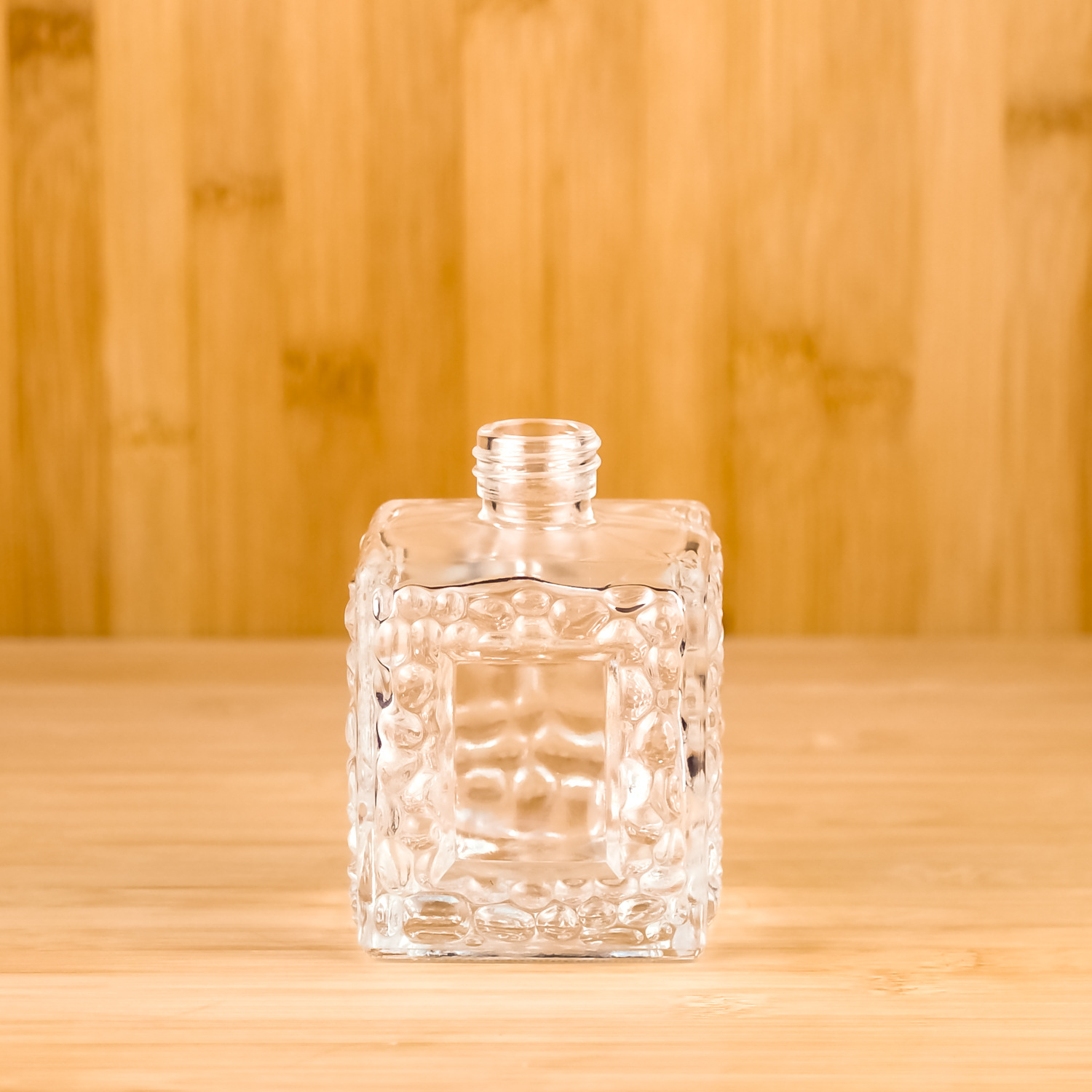 厂家批发250ml白酒瓶 定制生产方形螺纹口玻璃瓶果酒饮料瓶香薰瓶