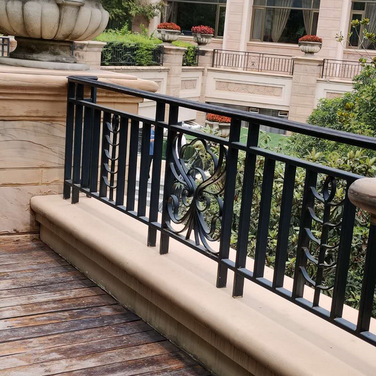 欧式铁艺栏杆阳台栏杆焊接式铁艺组装栏杆价格阳台栏杆款式栏杆图