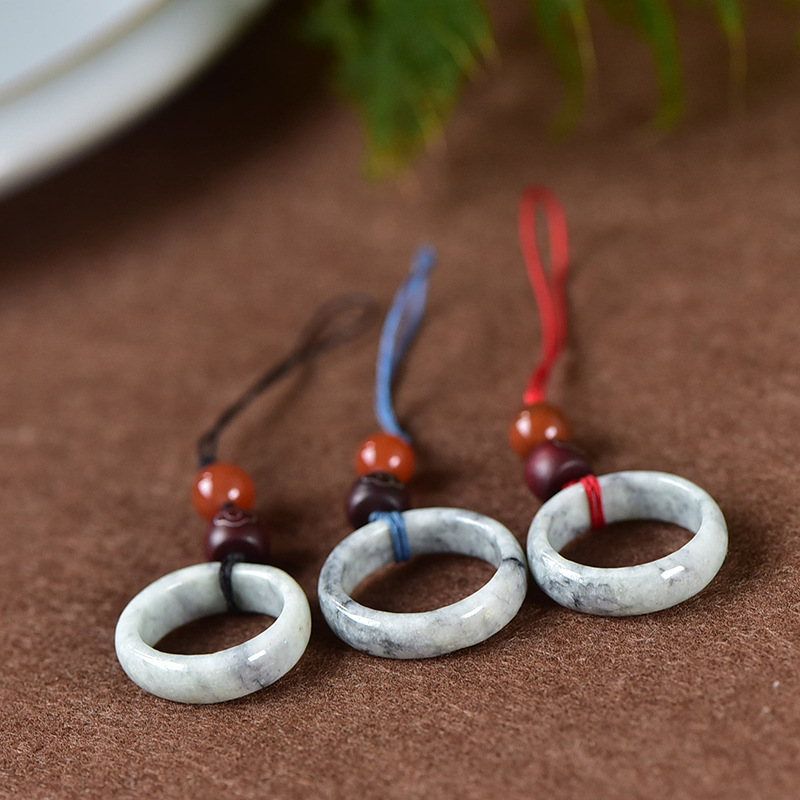 天然a货翡翠戒指乌鸡飘花白玉指环钥匙扣男女款个性钥匙链批发