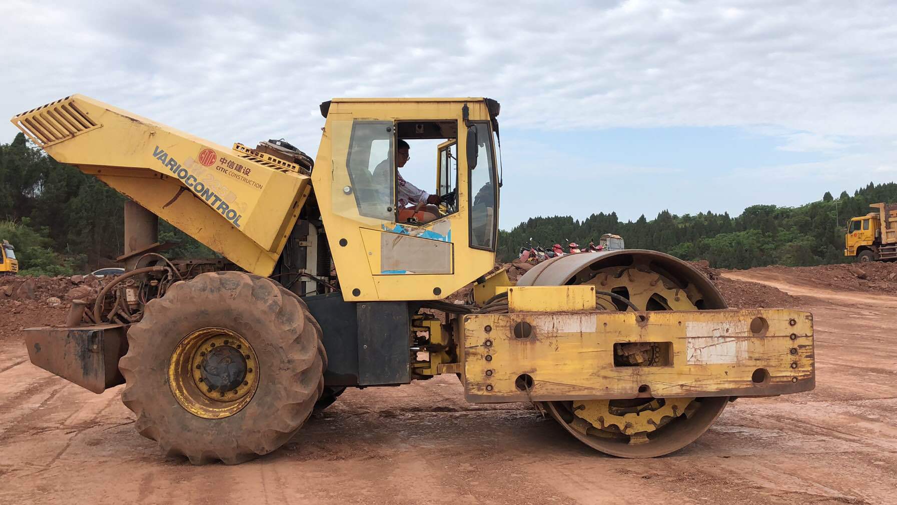 出售二手bw226hd-4单钢轮振动压路机  道依茨发动机