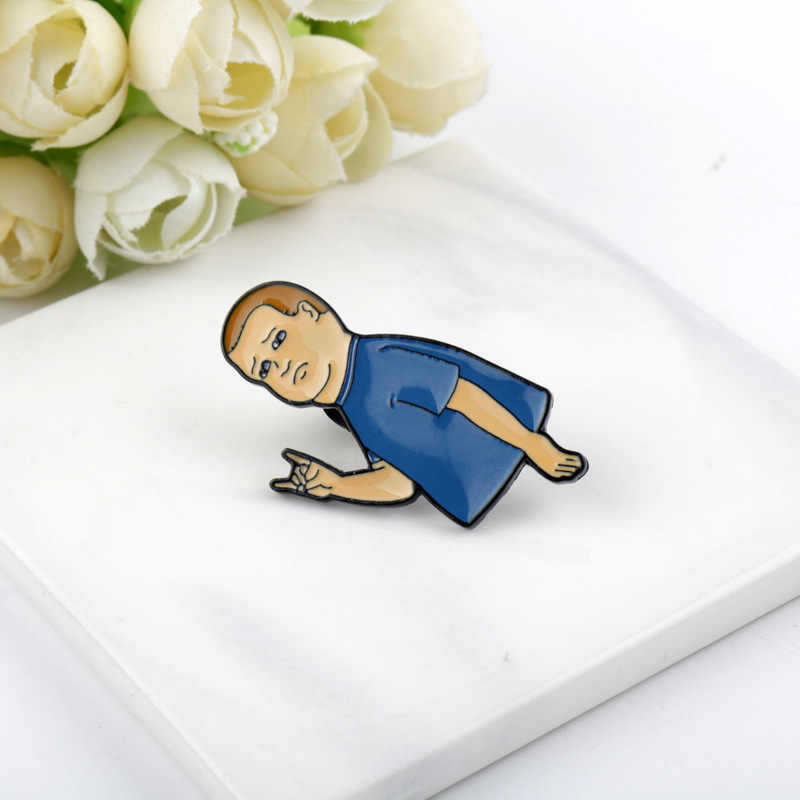 喜剧动漫周边 一家之主 bobby hill 鲍比·希尔合金滴油胸针徽章