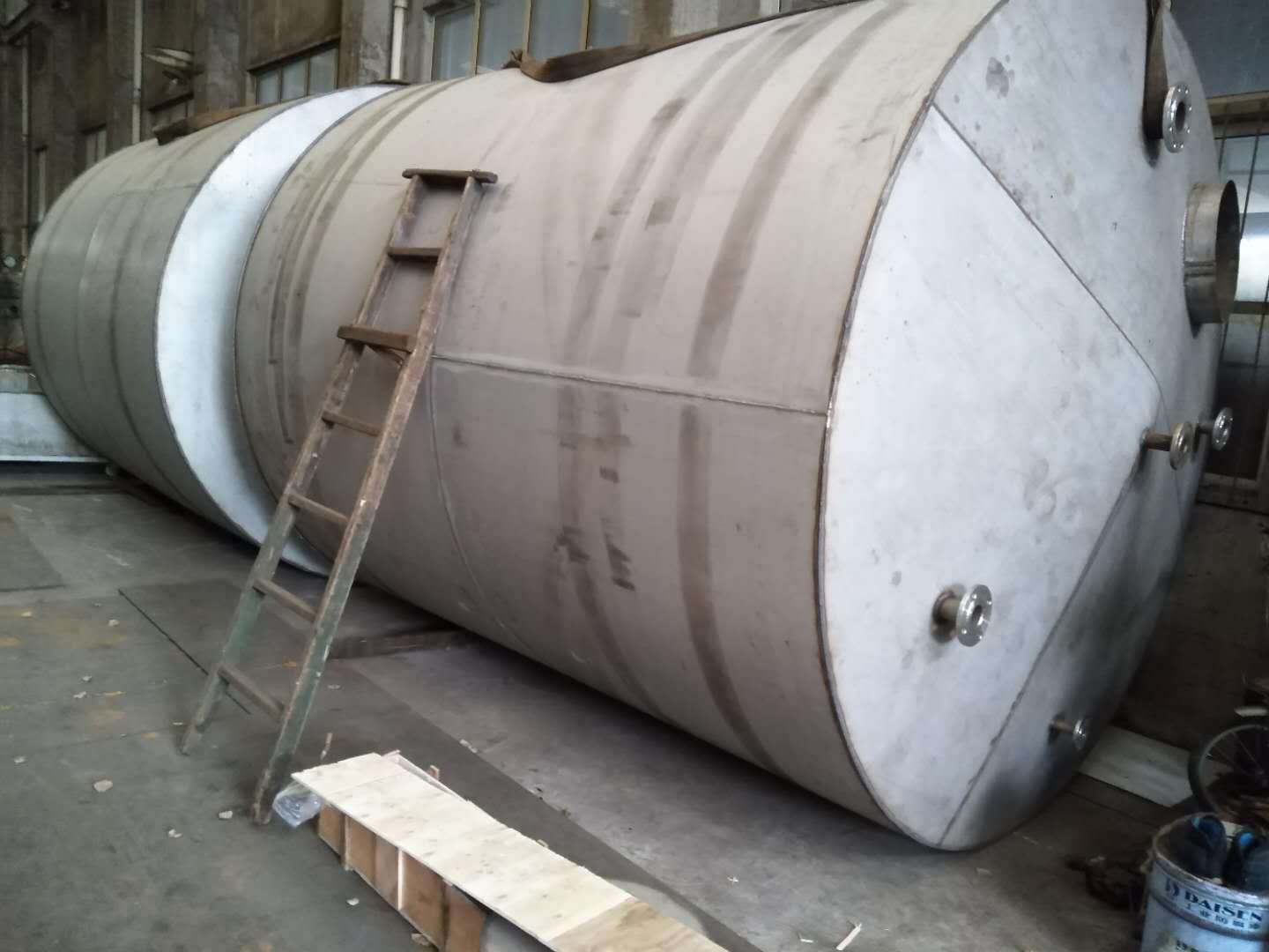 供应二手不锈钢立式储罐化工污水储存罐压力缓冲立式石油液体储罐