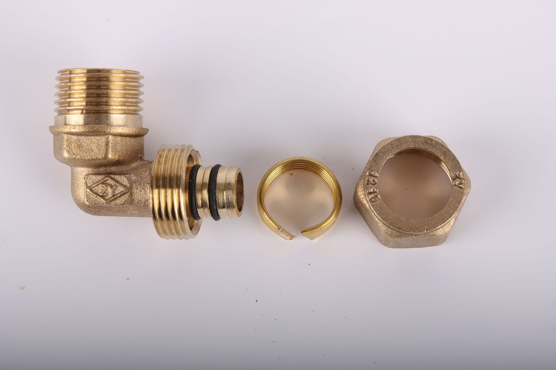 供应铝塑管铜管件铝塑管外丝弯头pe管铜外牙弯头太阳能铜管件