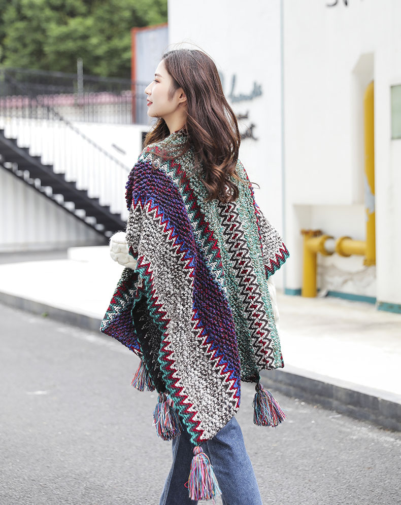 新款民族风斗篷披肩针织秋冬挂球围巾女大披风潮厂家直批一件代发