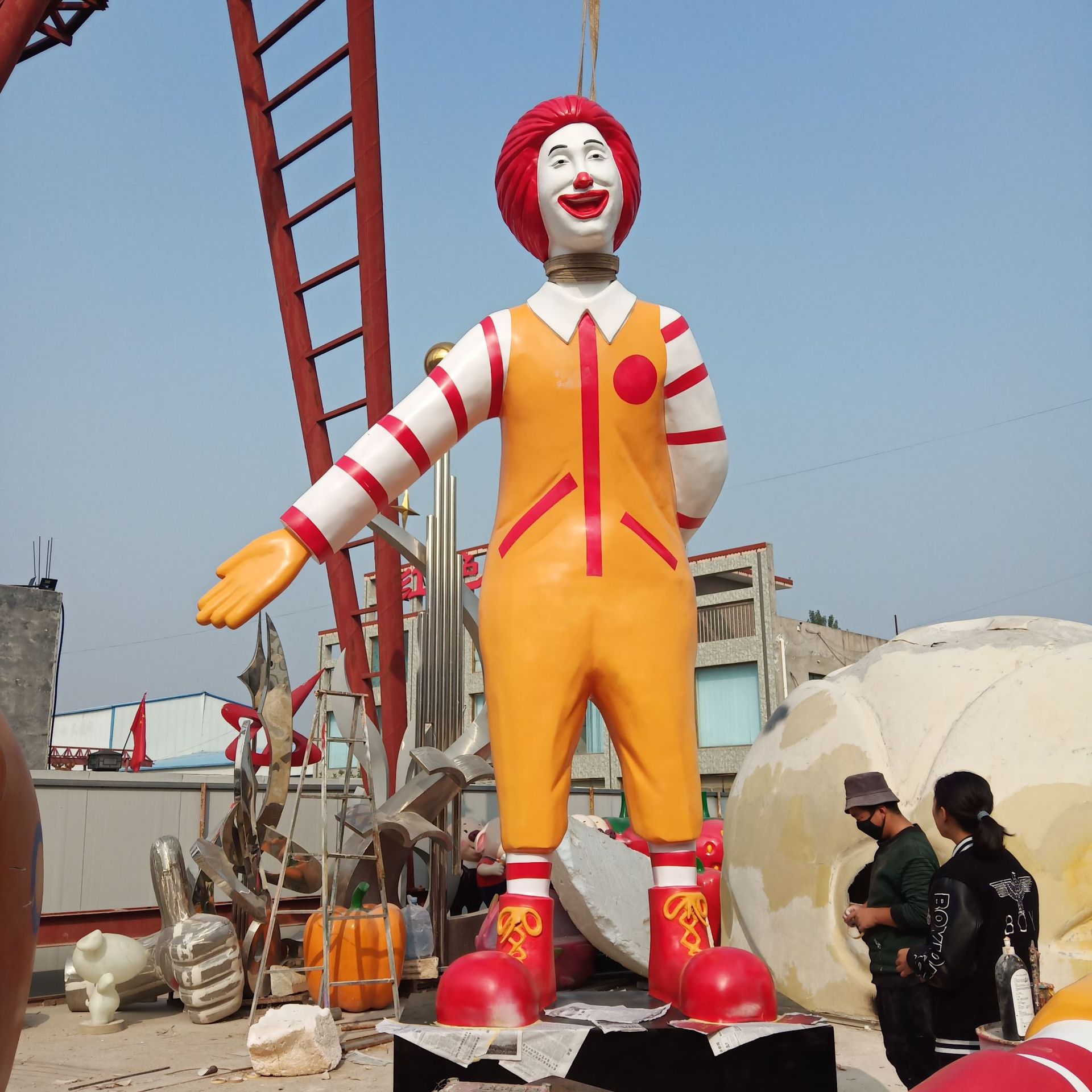 卡通雕塑定制大型玻璃钢影视卡通人物雕塑蜘蛛侠户外雕塑小品摆件