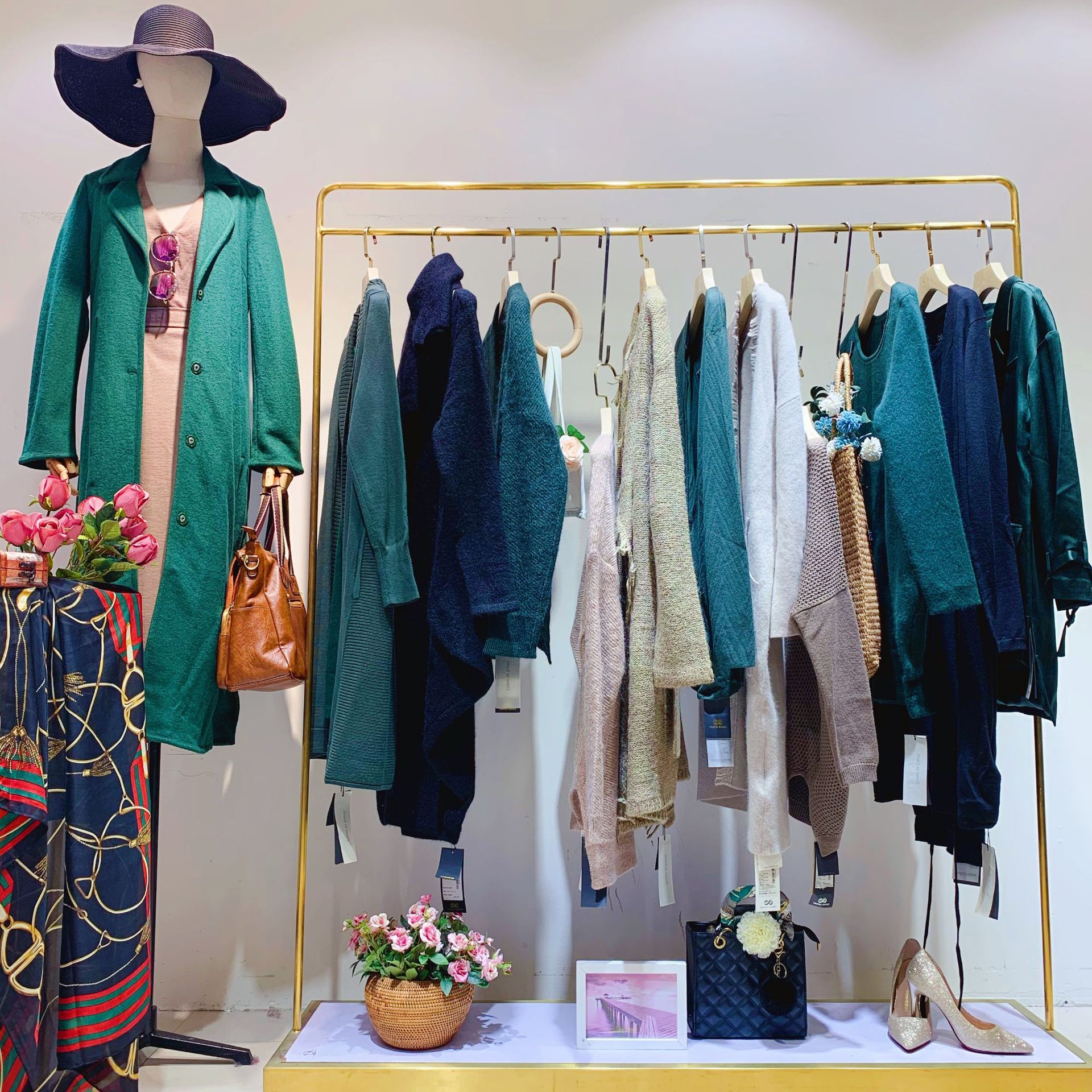 太平鸟外单尾货杭州四季青女装品牌折扣尾货直播货源依熏马克华菲