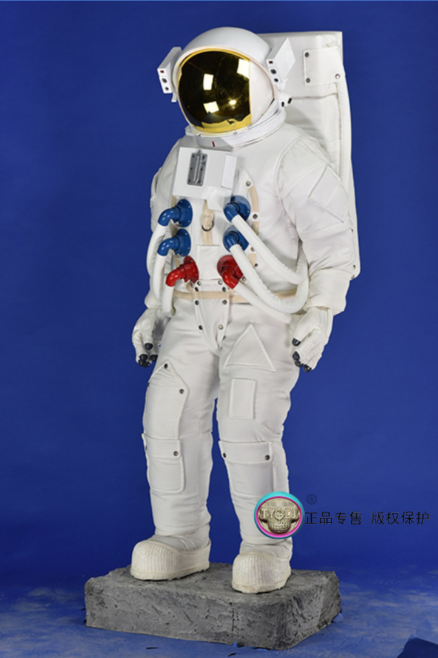 y-l02立姿等身登月服纪实版(金黄面罩) (4).jpg