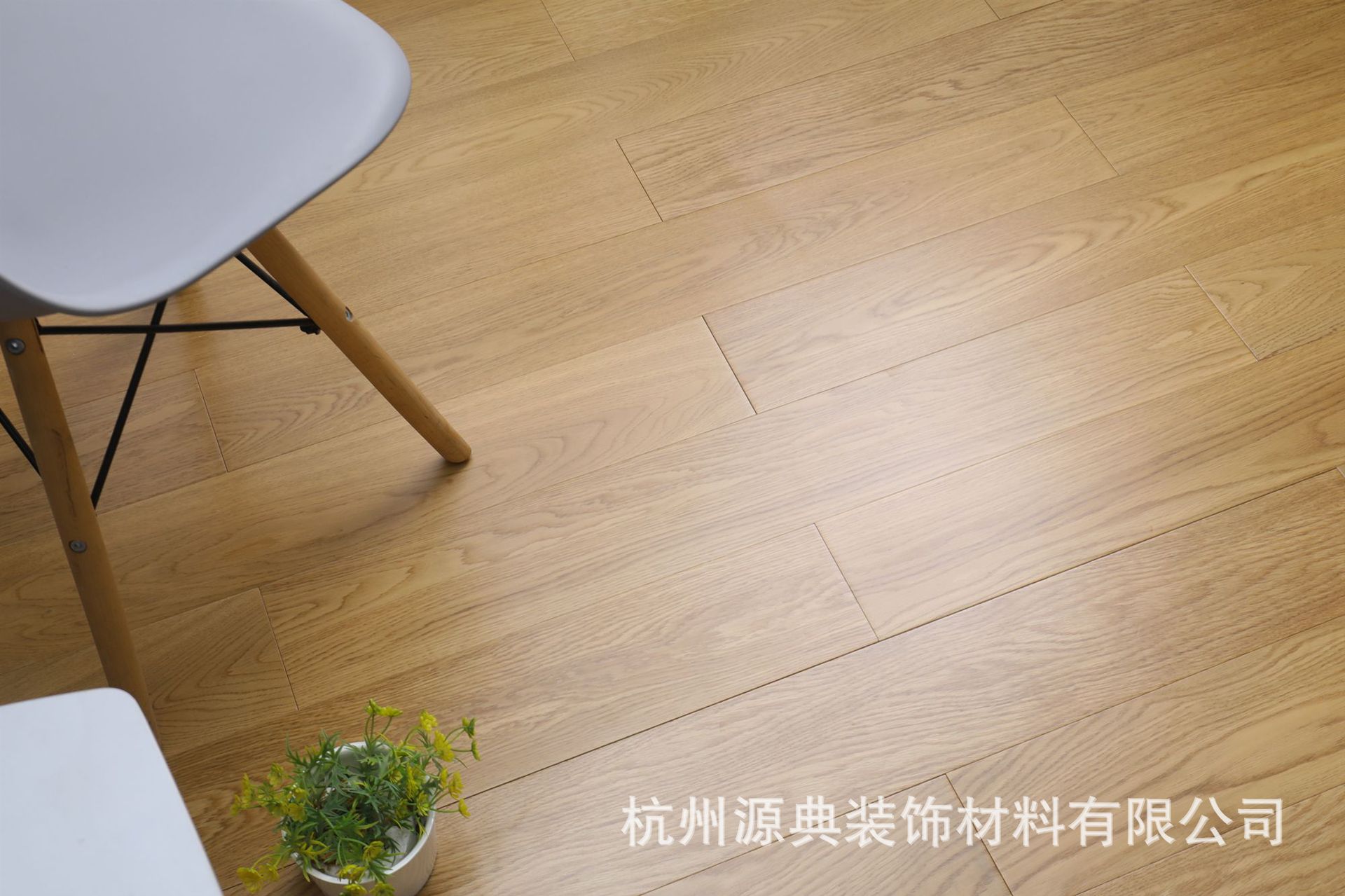 橡木本色实木多层地板,规格:910x127x15mm 经典颜色,欢迎广大设计师