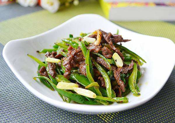 黑椒牛肉炒青椒
