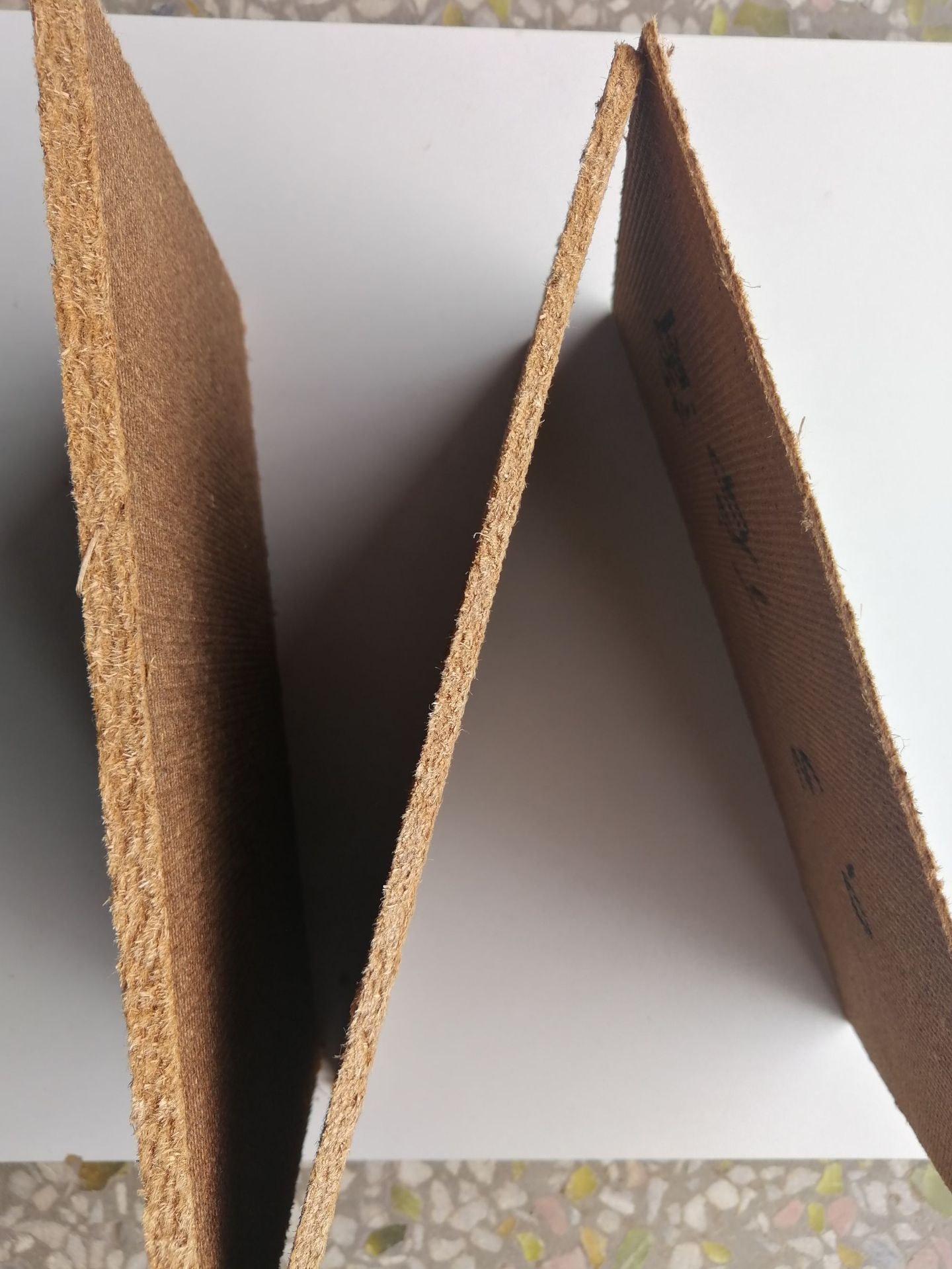 刨花板 扎针板 庶楂板轻质纤维适用于制作留言扎钉板密度400