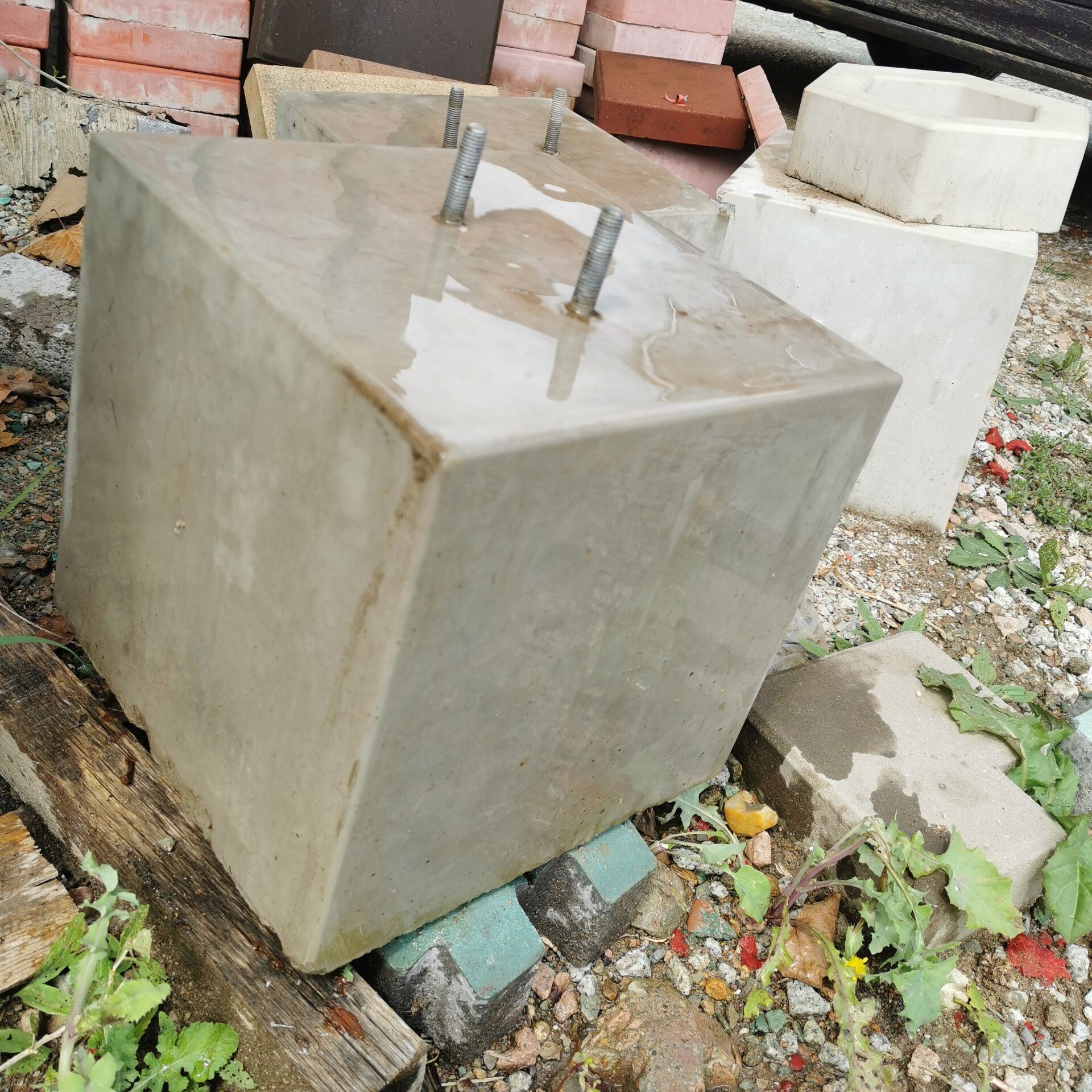 青岛厂家直供 太阳能板配重块300x300x300钢筋混凝土水泥砖