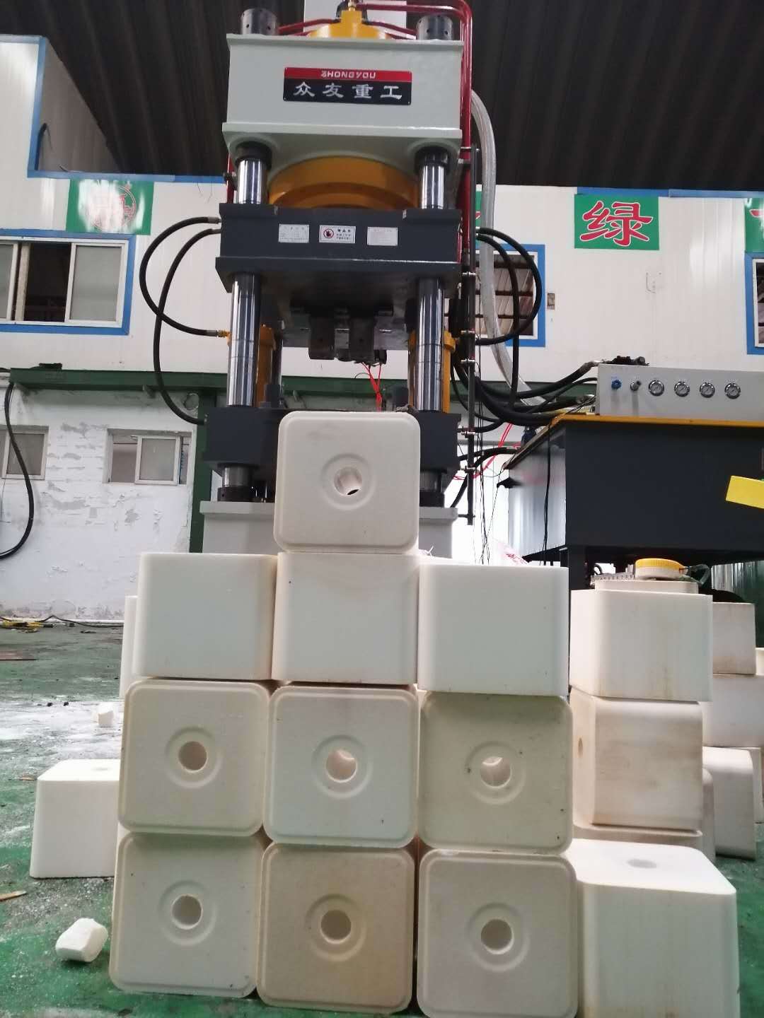 800吨全自动盐砖机800t一出二牛羊舔砖液压机配套生产线按需定制